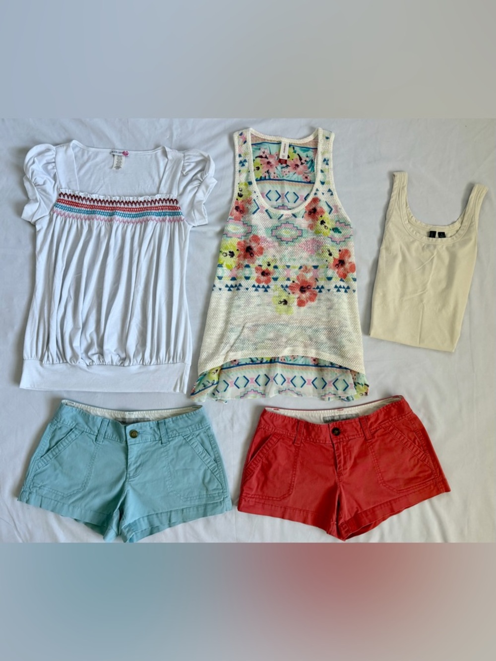Set of 5 women’s coordinating cloths~Makes multiple outfits~Retail for $95